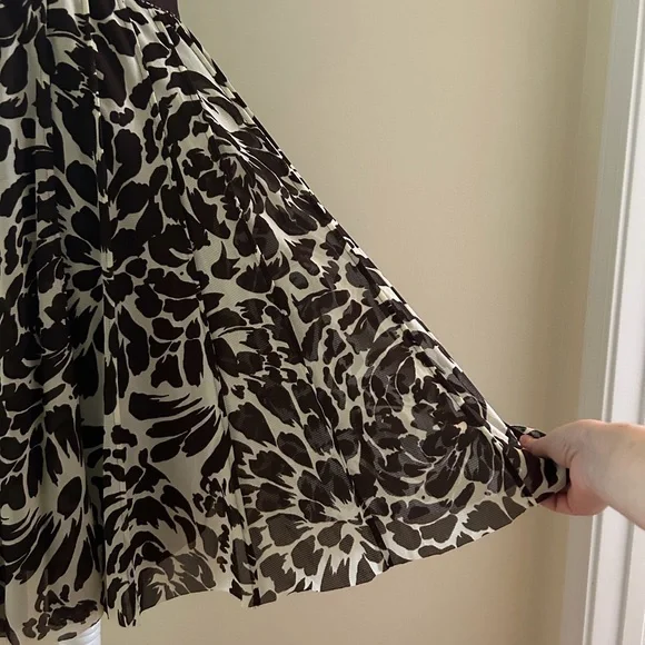 Pretty Brown/Cream Dress - Picture 3 of 6